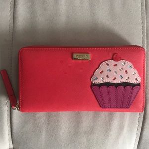 Kate Spade NY Take the Cupcake Neda ContZip wallet